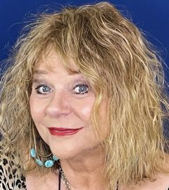 Jeanette O'Connor interpreta Assistant