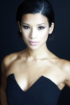 Alyssa Veniece interpreta Bartender