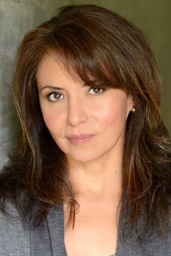 Daisy Pareja interpreta Latina in Corridor