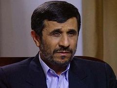 Mahmoud Ahmadinejad interpreta Himself (archive footage)