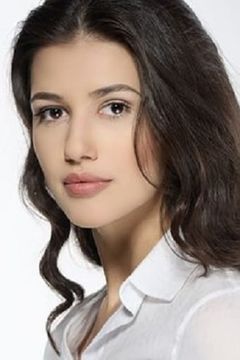Mădălina Bellariu Ion interpreta Velma