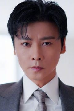 Zhang Jin interpreta Cheung Tin-chi