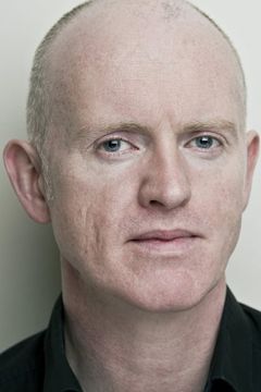 Aidan Kelly interpreta Gresham Hotel Bellboy