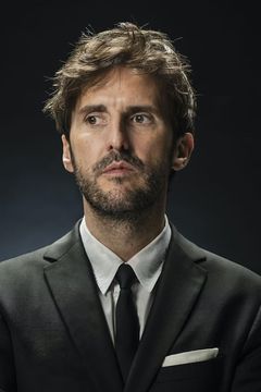 Julián López interpreta Presenter