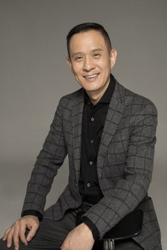 Yang Zihua interpreta Producer