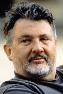 Walter Hill interpreta Courtroom Interpreter (voice)