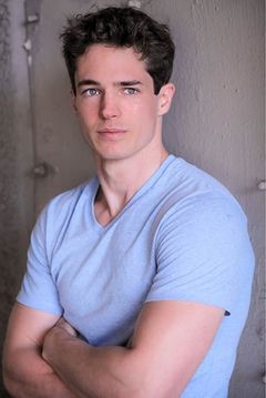 Reese Mishler interpreta Reese