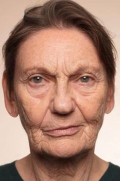 Jane Thorne interpreta Mrs. Burgess