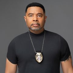 Martin Davis interpreta Police Officer #1