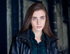 Julia Tomasone interpreta Samantha Allison