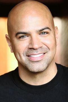 Philip Anthony-Rodriguez interpreta King Gustavo (voice)