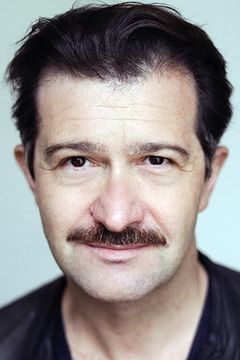 Stéphane Hausauer interpreta M. Frantz, le serveur chez Mado