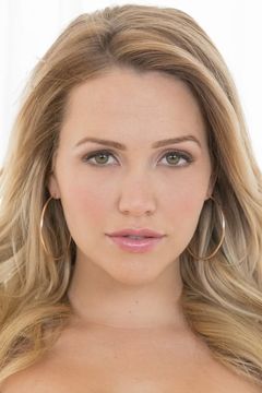 Mia Malkova interpreta Porn Actress (uncredited)