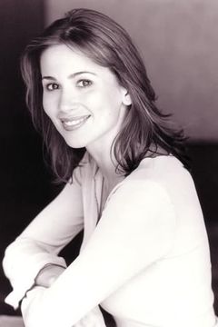 Layla Alexander interpreta Widow (uncredited)