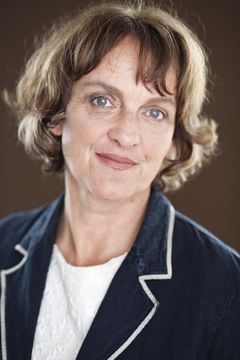 Susan Haldane interpreta Distraught Mother