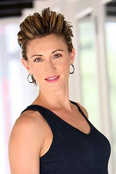 Elisabeth P. Carpenter interpreta Acrobatic Elf