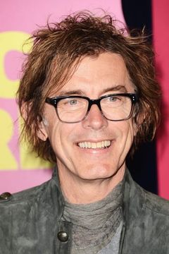 Tom Petersson interpreta Himself (Cheap Trick)