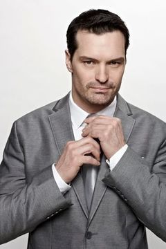 Christopher Cordell interpreta Elizabethan Man