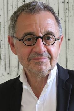 Pierre-Olivier Scotto interpreta (uncredited)