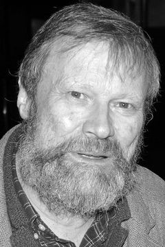 David Neilson interpreta Men in suits