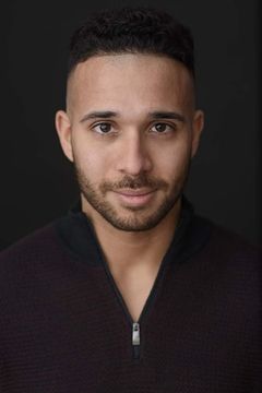 Nicholas Velez interpreta José Cha Cha Jiménez