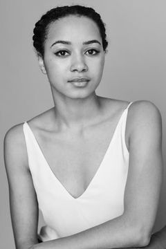 Emma Naomi interpreta Alice Mondrich