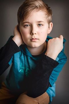 Aiden Beagley interpreta Nate Miller