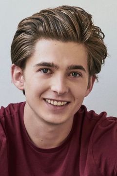 Austin Abrams interpreta Pete