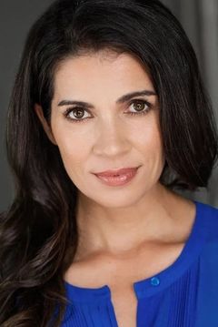 Raquel Merediz interpreta Eager Saleswoman (Clothes)