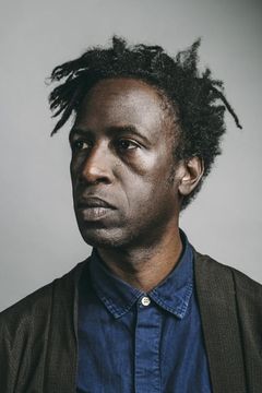 Saul Williams interpreta Ernie
