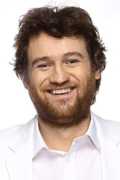 Olivier de Benoist interpreta Grégoire Rochas