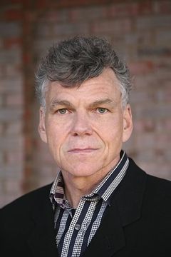 William Brand interpreta Man with Pipe