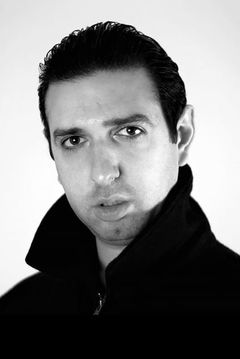 Adam Lazarus interpreta Nurse