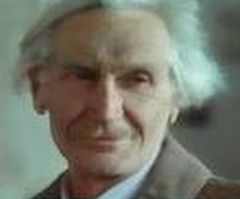 David Garth interpreta First Elder