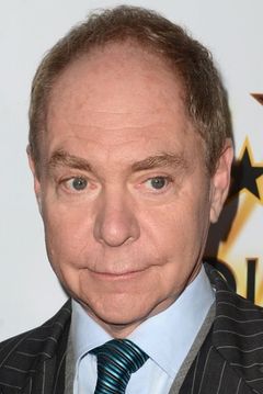 Teller interpreta Major Caissier