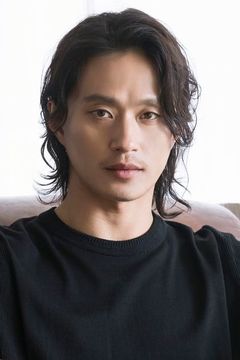 Kim Sung-kyu interpreta Kang Kyung-ho