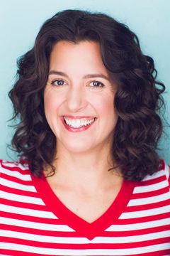 Tara Gadomski interpreta Nurse Mary Anne Gillen