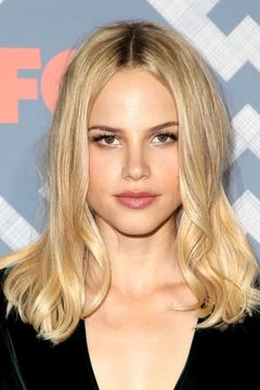 Halston Sage interpreta Ainsley Whitly