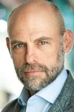 Chris Porter interpreta Gerald