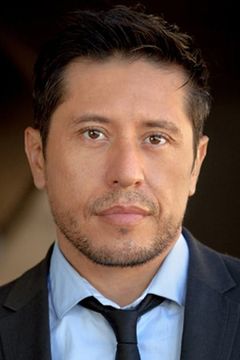 Eddie Martinez interpreta Sanchez