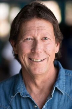 Martin Patterson interpreta Foxy Phil Tooker