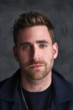 Oliver Jackson-Cohen interpreta Alec Bailey