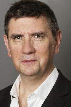 Nicholas Barnes interpreta Paul O'Niel