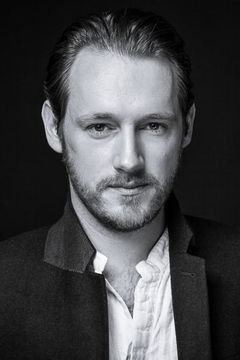 Matthew Butler-Hart interpreta Westminster Cop