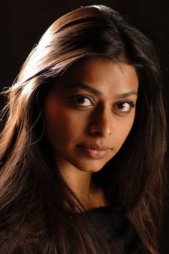 Ayesha Dharker interpreta Dr. Sarai