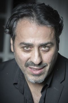 Tchewk Essafi interpreta Samir