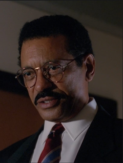 Dick Anthony Williams interpreta Limo Driver