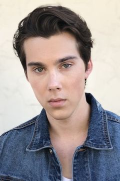 Jeremy Shada interpreta Cody Maverick (voice)