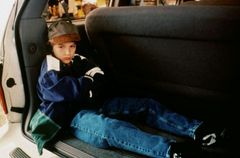 Brady Bluhm interpreta Billy