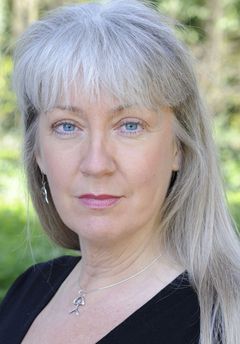 Tara Ward interpreta Janitor's Wife